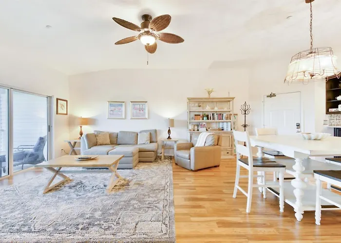 Intracoastal Views 3 Min Walk To Beach! *