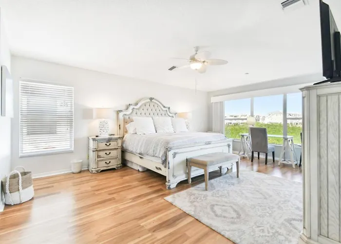 Intracoastal Views 3 Min Walk To Beach!