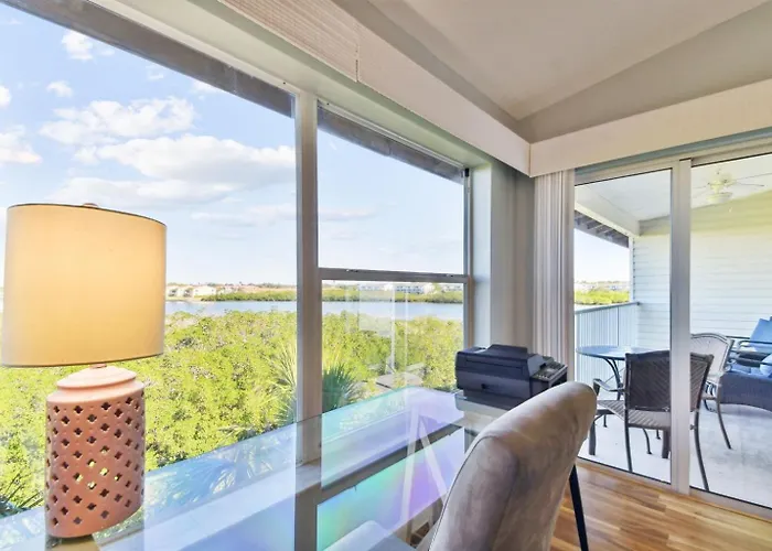 Intracoastal Views 3 Min Walk To Beach! * Clearwater Beach