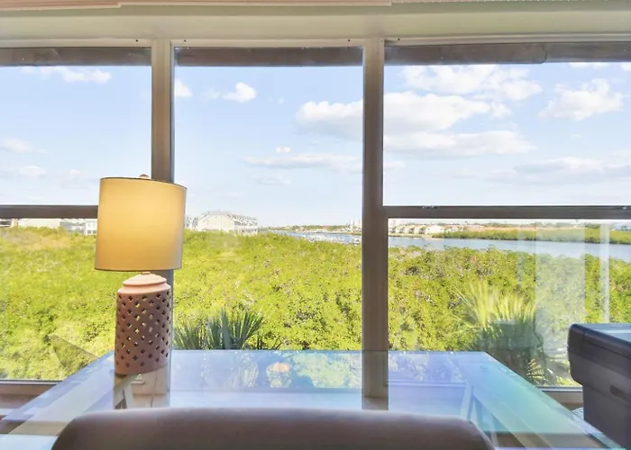 Intracoastal Views 3 Min Walk To Beach!