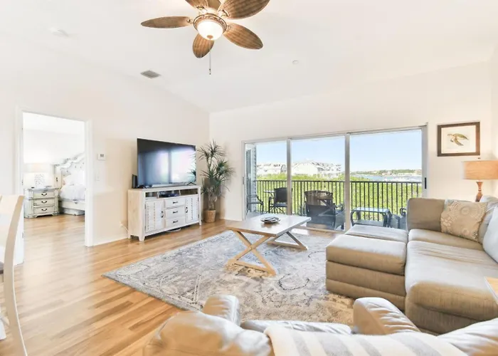 Intracoastal Views 3 Min Walk To Beach! *