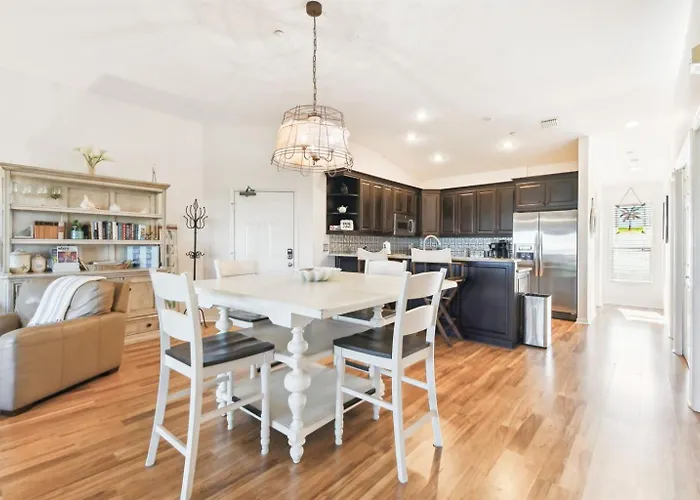 Intracoastal Views 3 Min Walk To Beach! * Clearwater Beach