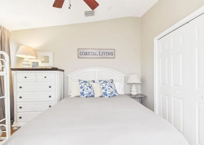 Intracoastal Views 3 Min Walk To Beach! Clearwater Beach