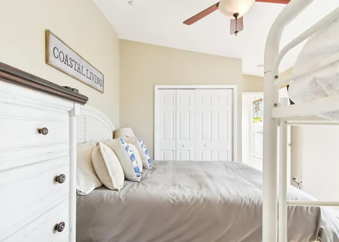 Intracoastal Views 3 Min Walk To Beach! *
