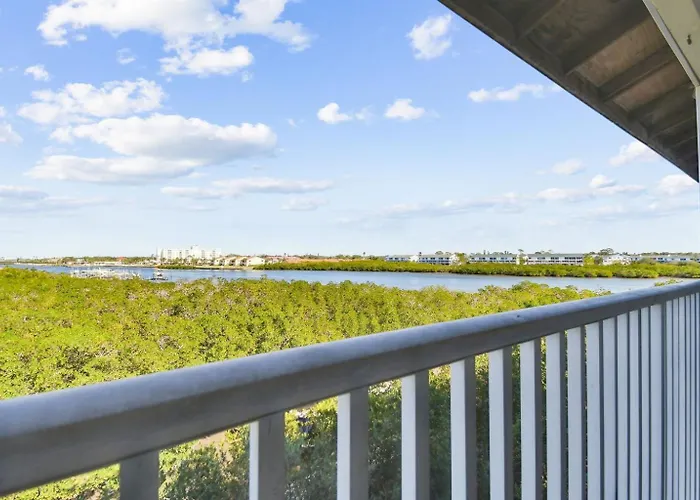 Intracoastal Views 3 Min Walk To Beach! Clearwater Beach